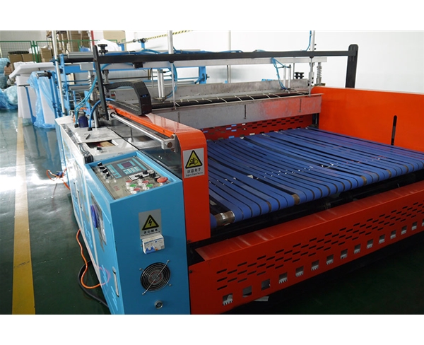 珍(zhēn)珠棉加工(gōng)車間