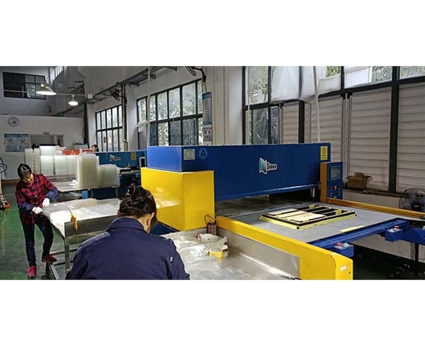 吸塑車(che)間一角