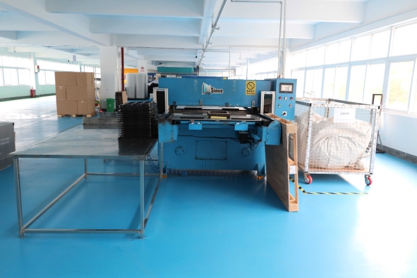 吸塑包(bao)裝生産車(che)間