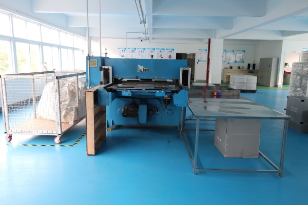 吸(xī)塑包裝生産車間(jiān)