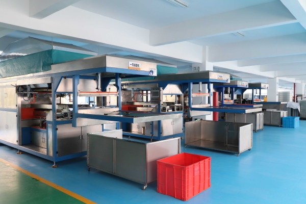 吸塑包(bao)裝生産車(che)間