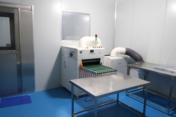 吸塑包(bao)裝生産車(che)間