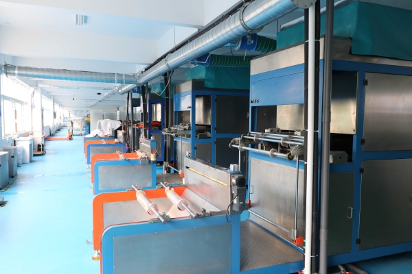 吸塑包(bāo)裝生産(chǎn)車間