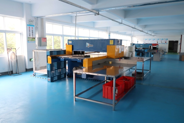 吸塑包(bāo)裝生産車(che)間