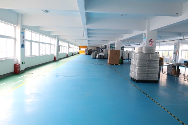 吸塑包(bāo)裝生産車(che)間